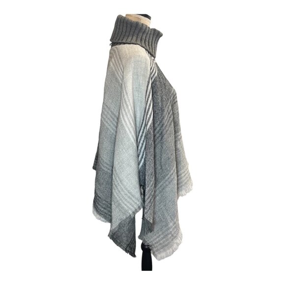 Tahari Poncho Womens OS Gray Striped Ombre Sweater Knit Turtleneck Fringe Office - Picture 4 of 7
